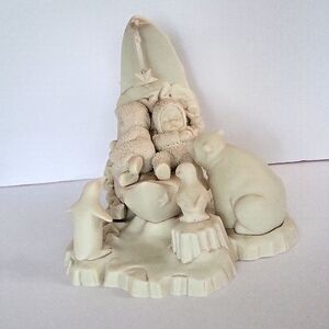 DEPT. 56 SNOWBABIES SOMEWHERE IN DREAMLAND FIGURINE